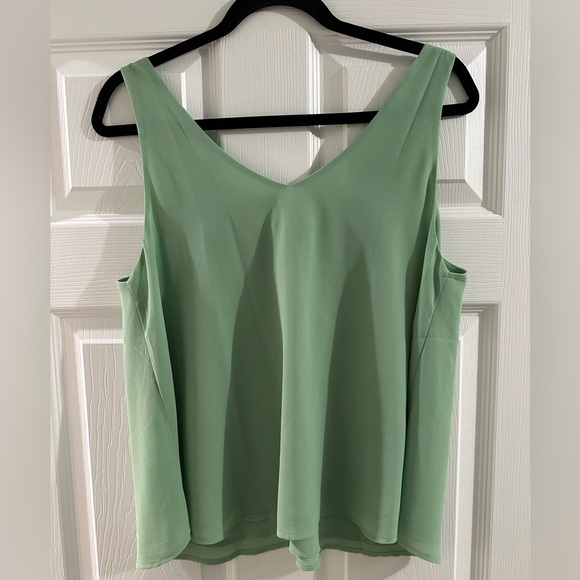 Green Sleeveless Crop Women's Top - Picture 2 of 3
